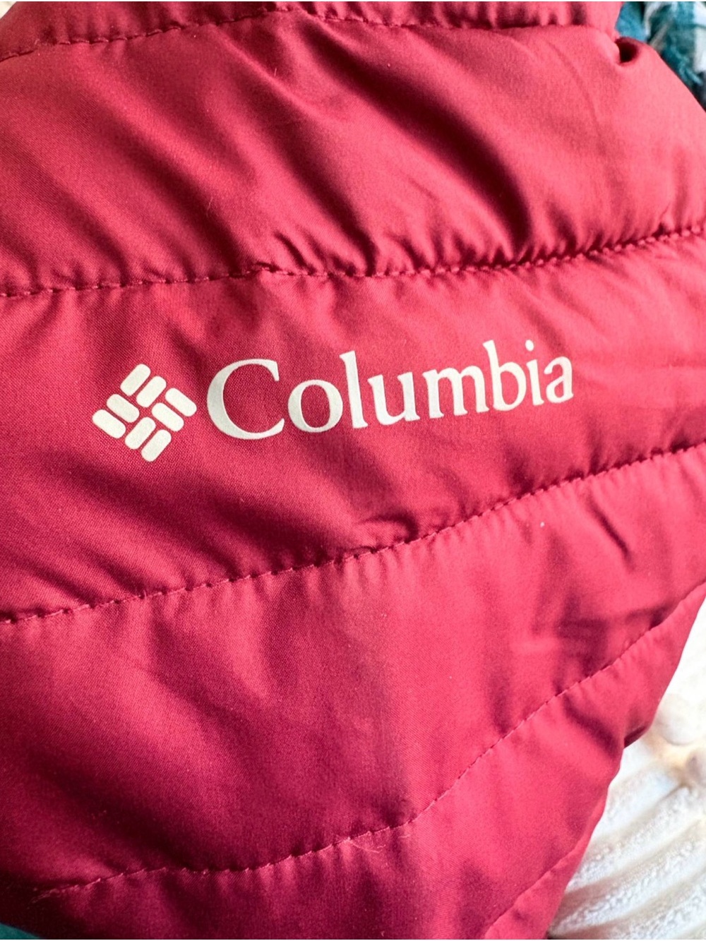 Columbia Women's Deep Raspberry/Red Packable Quilted Puffer Jacket - Picture 5 of 6